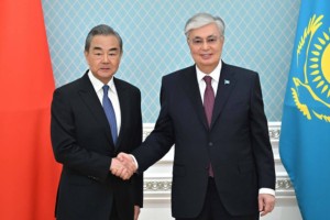 
                    Токаев принял члена Госсовета, министра иностранных дел КНР Ван И
                