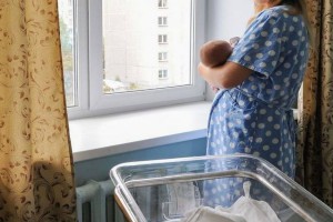 В Каскелене женщина выбросилась из окна роддома
