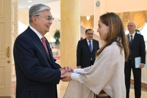 
                    Токаев принял Катрину Клаас-Мюльхойзер 
                