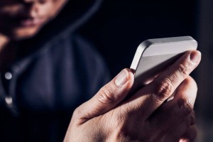 Гостивший у коллеги шымкентец украл у хозяина смартфон и оформил на него кредит