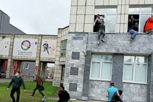
                    Восемь человек погибли при вооруженном нападении на Пермский госуниверситет
                