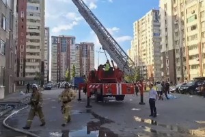 
                    250 человек эвакуировали из горящего дома в Алматы
                