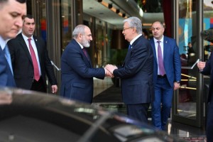 Токаев призвал к скорейшему урегулированию отношений между Арменией и Азербайджаном