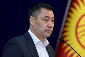 
                    Садыр Жапаров подарил часы рэперу, выступавшему на октябрьских митингах
                