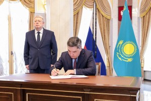 Премьер-министр Олжас Бектенов посетил посольство Российской Федерации в Астане