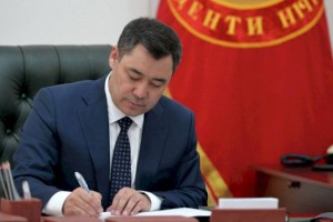 
                    Президент Кыргызстана подписал закон о выборах
                