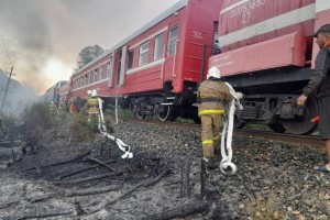 Загорание в ВКО тушили с помощью пожарного поезда