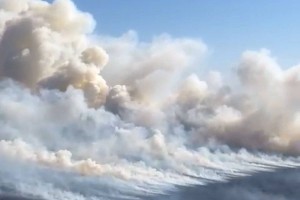 
                    В Атырауской области продолжают тушить пожар
                