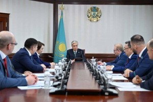 Токаев провел консультации с лидерами парламентских фракций