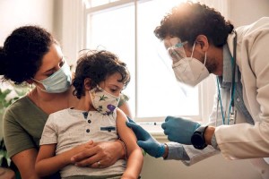 
                    Pfizer планирует начать вакцинировать от коронавируса полугодовалых детей
                