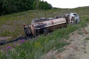 Грузовик с кислотой перевернулся в Курчумском районе ВКО