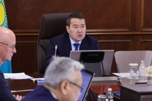 
                    Вдвое сократить сроки оформления и прохождения ж/д грузов поручил Смаилов
                