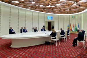 
                    Президент Кыргызстана внес предложения по взаимодействию стран ЦА в борьбе с COVID-19
                