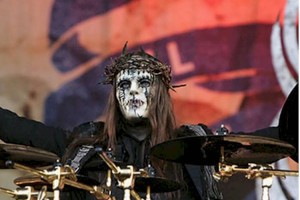 
                    Ушел из жизни лидер группы Slipknot Джои Джордисон
                