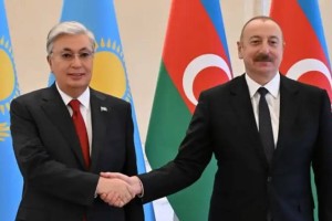 
                    Токаев поздравил Алиева с днем рождения
                