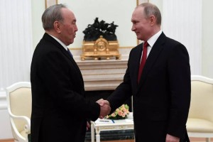 
                    Путин и Назарбаев провели частную встречу в Москве
                