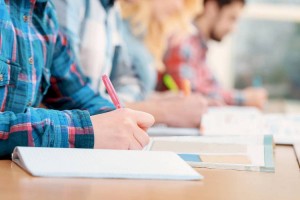 
                    Обучающиеся в Кыргызстане таджикские студенты заявили о преследованиях
                