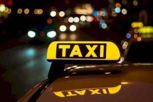 В Алматы таксист вымогал у иностранцев 800 долларов США и угрожал расправой