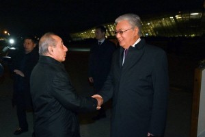 Токаев прибыл с рабочим визитом в Баку