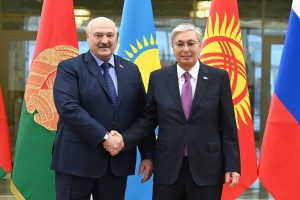 
                    Токаева встретил президент Беларуси Лукашенко
                