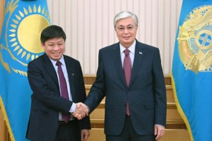 
                    Токаев принял председателя правления крупнейшей вьетнамской компании
                