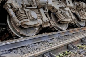 Вагоны грузового поезда сошли с рельсов в Шымкенте