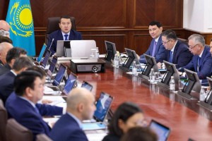 
                    Слухи об остановке всех НПЗ прокомментировал Алихан Смаилов
                