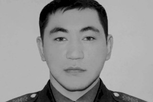 Во время тушения пожара в горах Алматы погиб один из спасателей