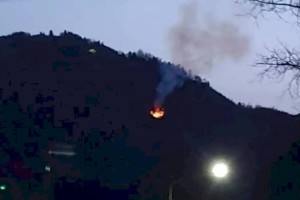 
                    Пожар вспыхнул недалеко от катка «Медеу» в Алматы
                