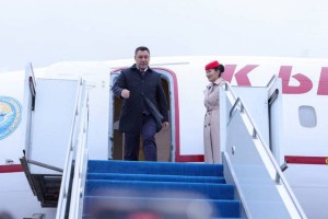 
                    Президент Кыргызстана прибыл в Астану
                