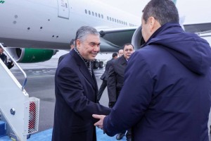 
                    Лидер Туркменистана прибыл в Астану
                