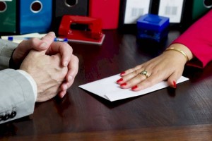 
                    Белорусских работодателей отучат от выдачи «серых» зарплат
                
