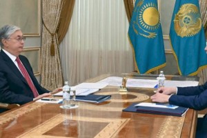 
                    Токаев принял главу правления QazaqGaz Санжара Жаркешова
                