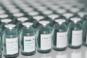
                    300 млн доз несертифицированной вакцины заказала Индия
                