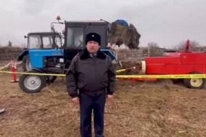 
                    В Абайской области подростка намотало на вал тюковального пресса
                