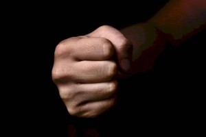 
                    Парой ударов и переломом ноги обернулся хамоватый розыгрыш для блогера
                