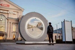 
                    На грани фантастики: виртуальный портал построили между городами Польши и Литвы
                