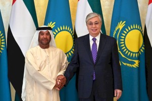 
                    Токаев провел встречу с шейхом Суруром бен Мухаммедом Аль Нахаяном
                
