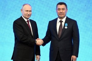 
                    Путин вручил Садыру Жапарову орден Почета
                