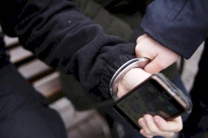 Полиция подозревает 19-летнего астанчанина в краже телефона у несовершеннолетнего