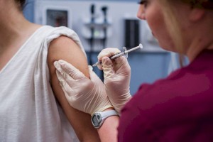 
                    Четвертую вакцину планируют запустить в России
                