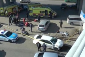 
                    Легковое авто слетело с моста в Алматы
                