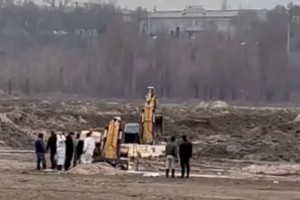 
                    Экскаваторы застряли на озере Сайран в Алматы
                