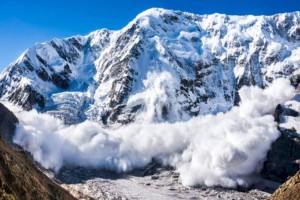 
                    Самопроизвольный сход четырех снежных лавин произошел в горах Алматы
                
