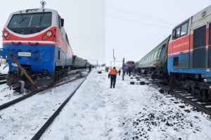 
                    В Актюбинской области сошел с рельсов пассажирский поезд Бишкек – Самара
                
