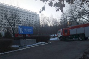
                    Пожарные расчеты стянуты к вузу в Алматы
                