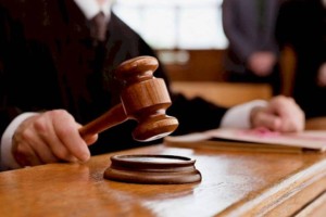 Подозреваемые в вымогательстве денег у предпринимателей Алматы предстали перед судом