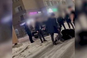 
                    Cтоличные полицейские остановили драку, едва не закончившуюся трагедией
                