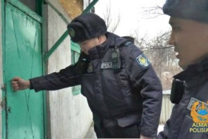 
                    Полицейские Алматы вытащили из петли мужчину
                