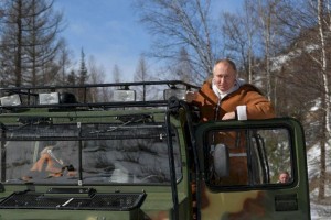
                    Путин покатал Шойгу по тайге
                